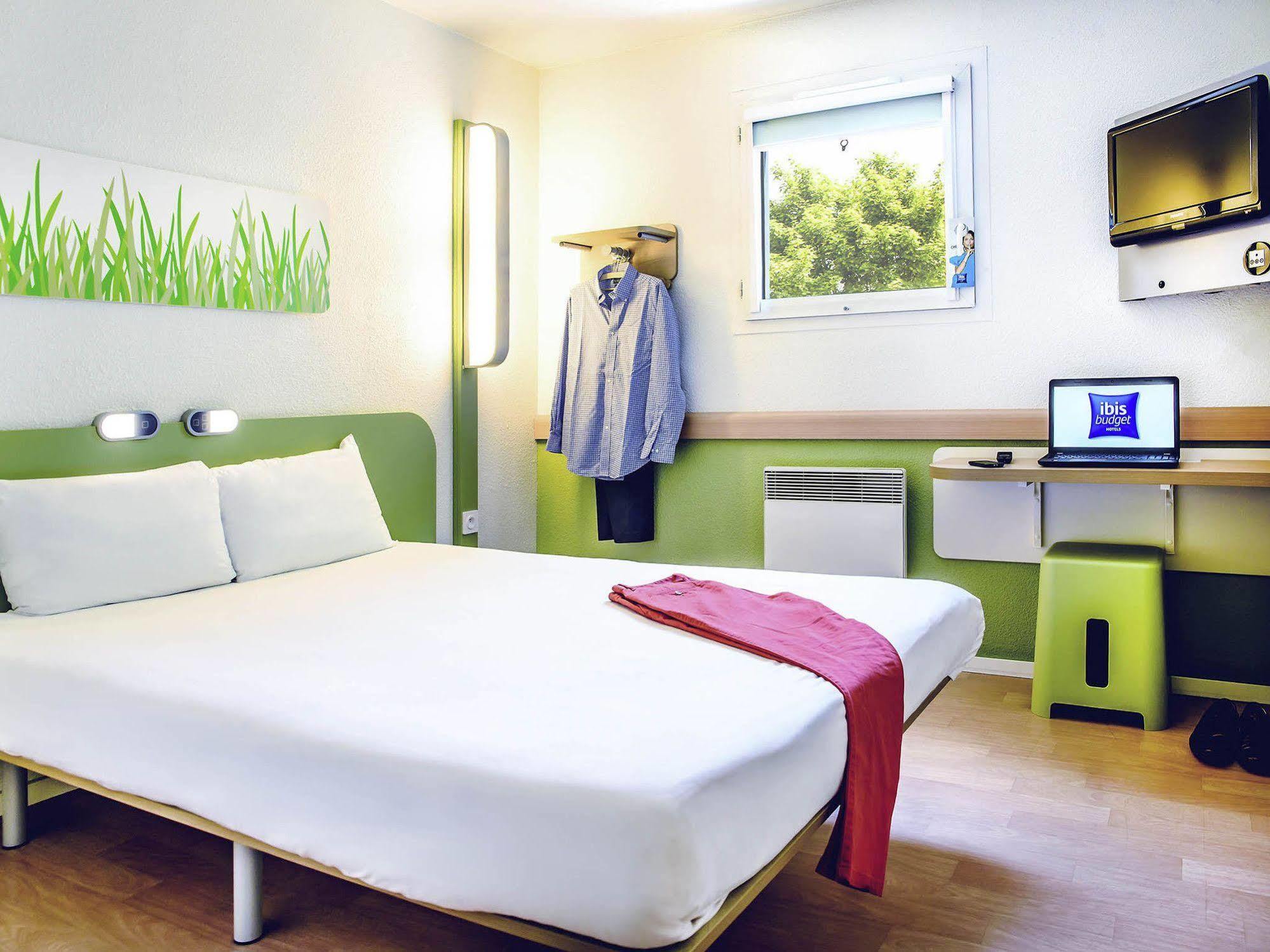 Ibis Budget Valenciennes Petite-Foret Exterior photo