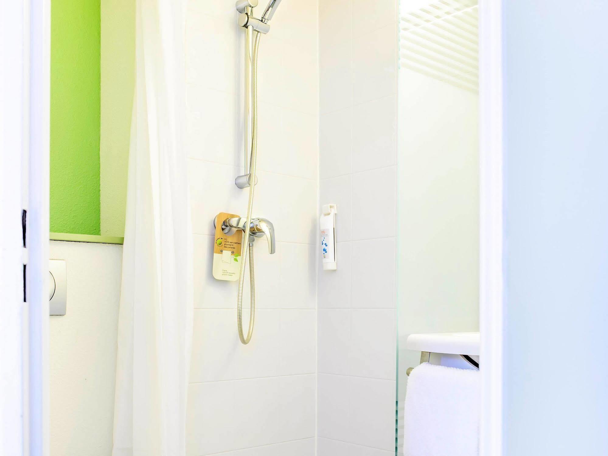 Ibis Budget Valenciennes Petite-Foret Exterior photo